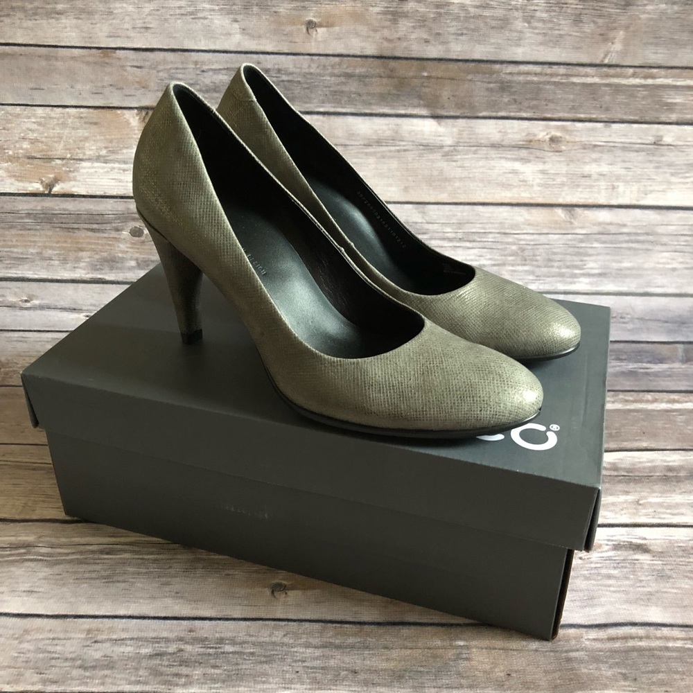 NIB ECCO shape 75 sleek pump